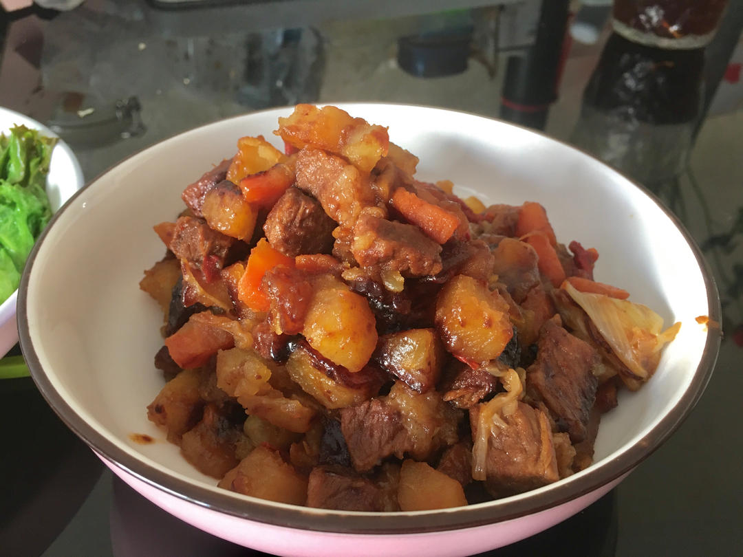 小土豆烧牛肉，红烧牛腩，好吃到舔盘