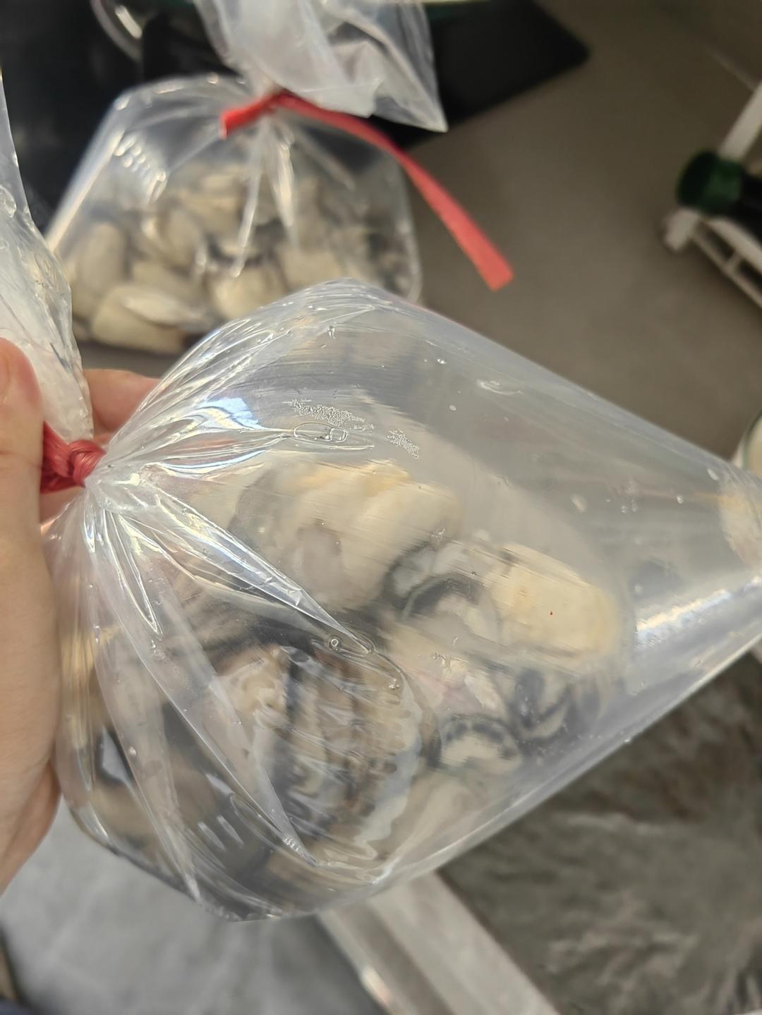 你一定要试试的捞汁生蚝，比蒜蓉烤生蚝好吃太多了