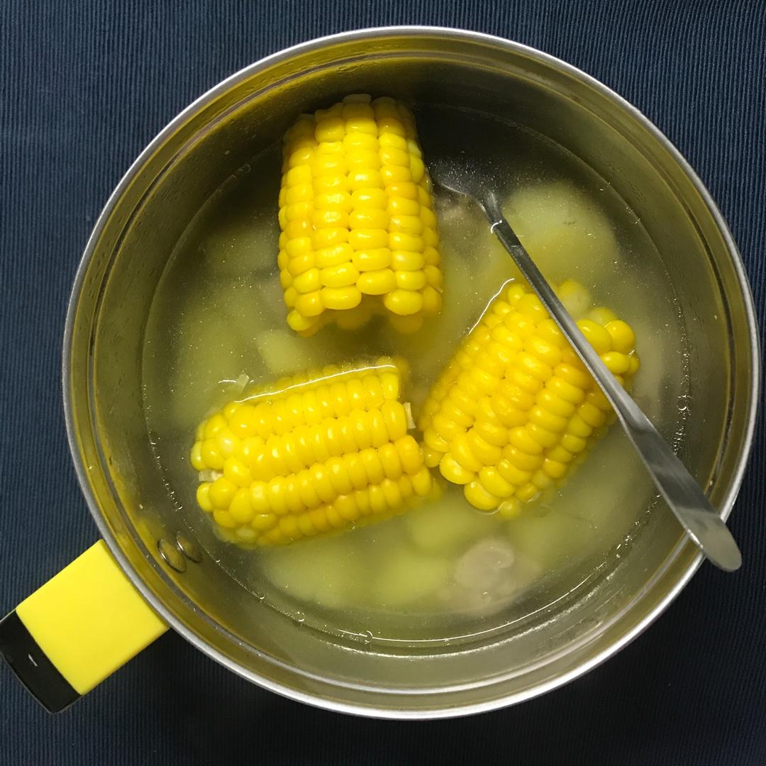 玉米土豆排骨汤