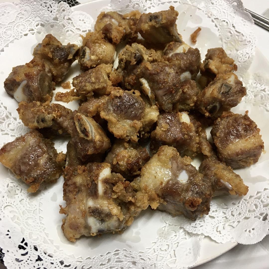 金牌蒜香骨（好吃到舔手指～做了你一定会来夸我😍还可以拿来做蒜香鸡翅哦！）