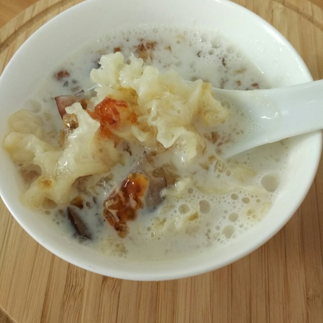 苹果琳做的香浓牛奶炖桃胶
