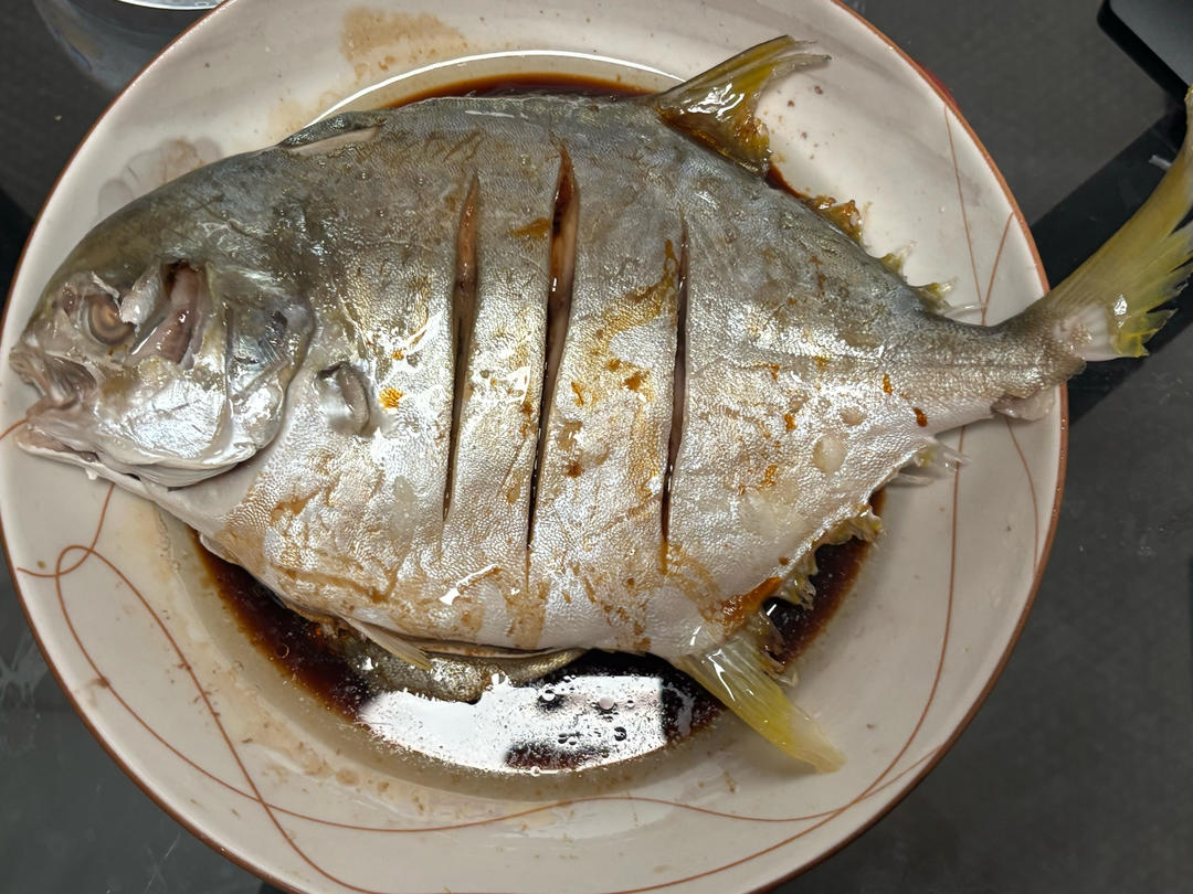 清蒸金鲳鱼，简单易做，年夜饭必备的一道菜，年年有余！