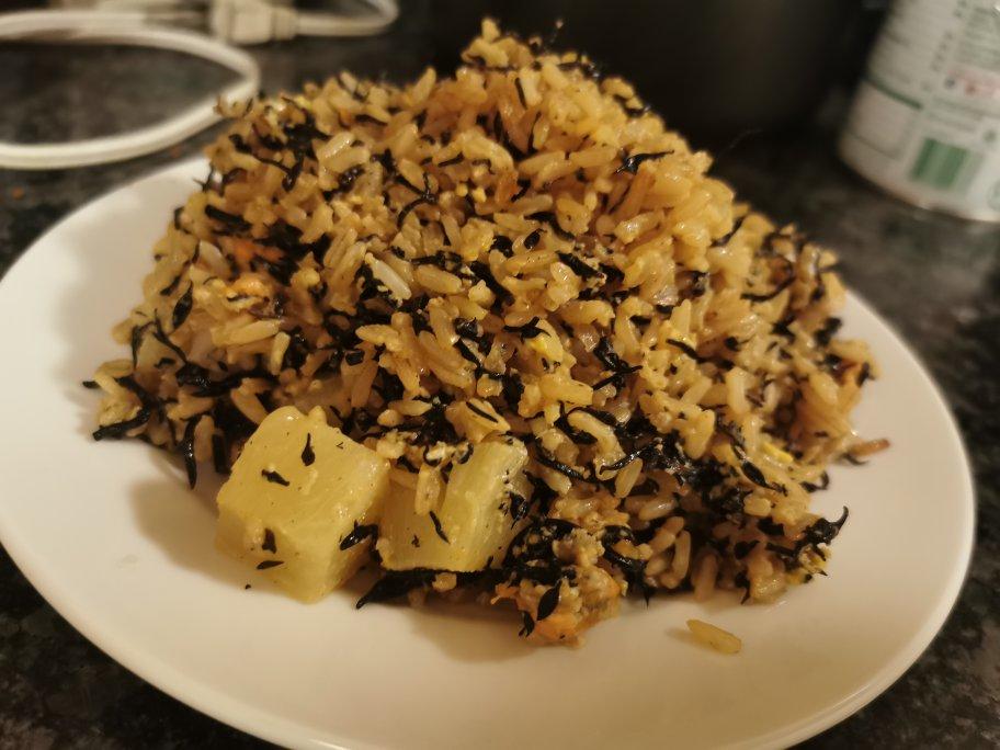 菠萝海鲜蛋炒饭