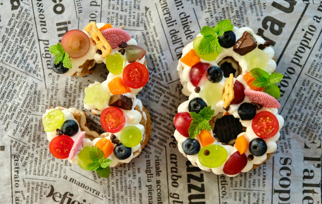 数字生日蛋糕（不用抹面技巧，新手也能搞定的高颜值水果裸蛋糕）