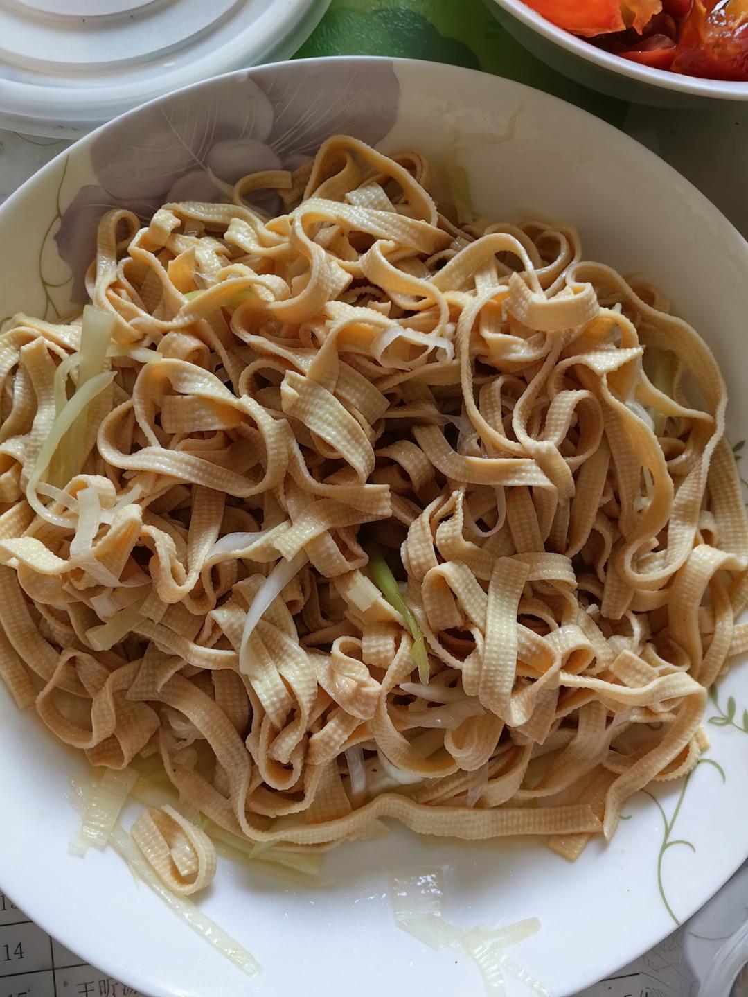 大连版的《葱油豆腐皮》