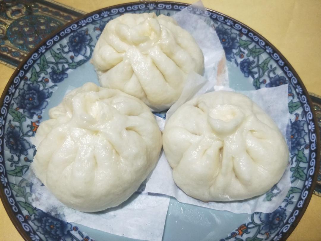 松软多汁的肉包子