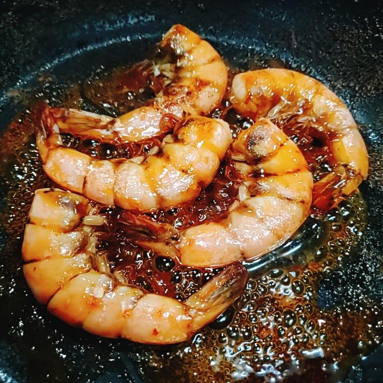 🦐简单煎虾不放油的做法