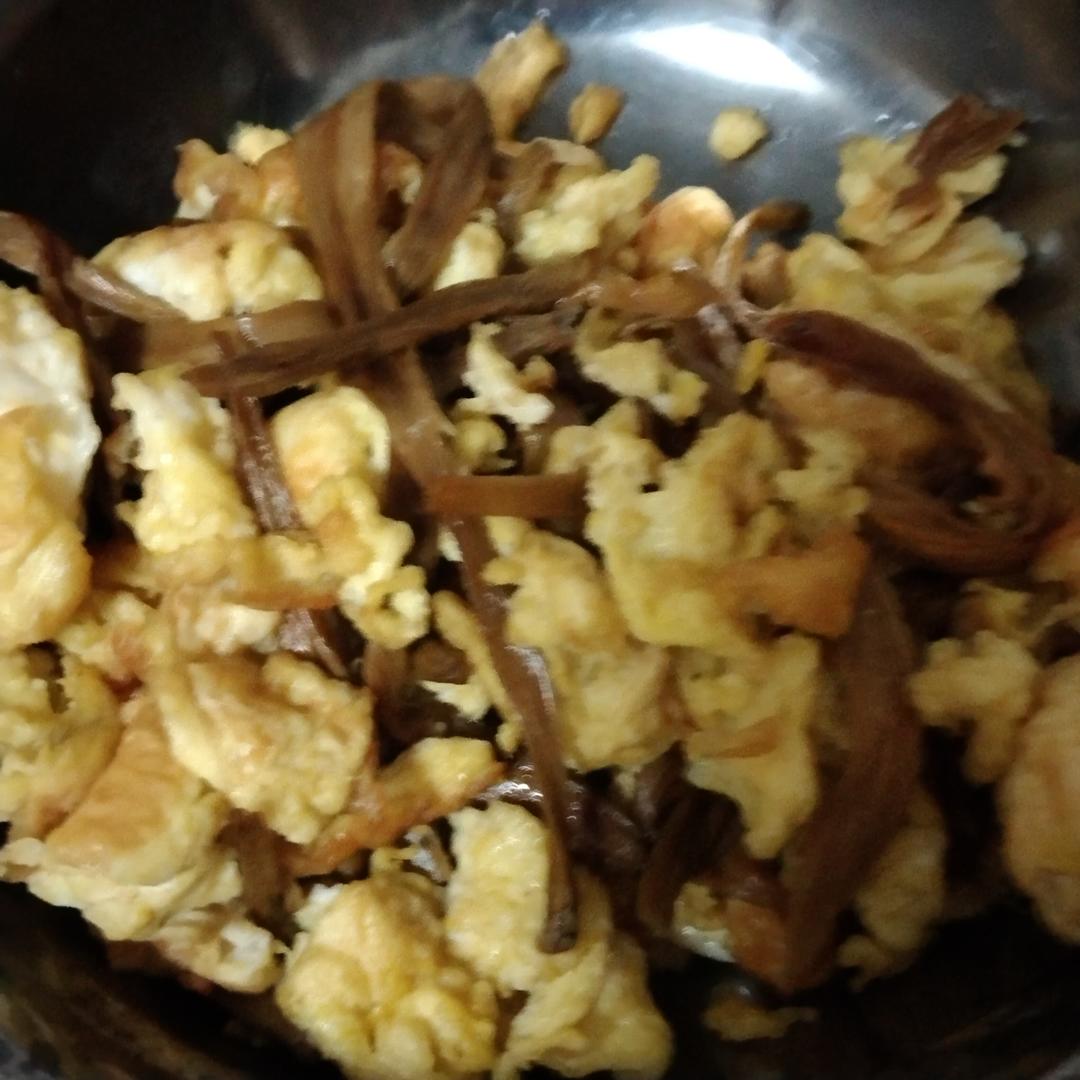 黄花菜炒鸡蛋（超香）
