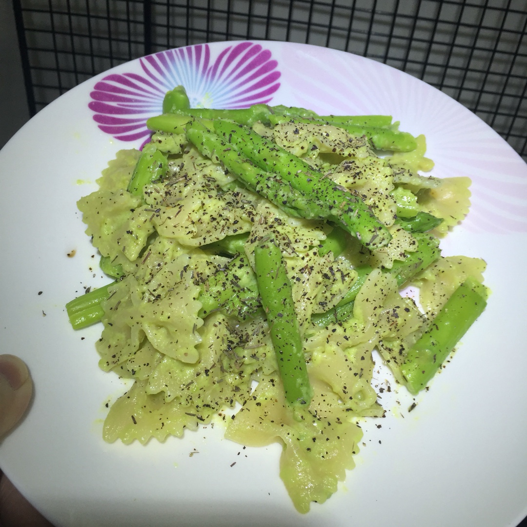 牛油果芦笋意面（Spaghetti with Avocado and Asparagus）