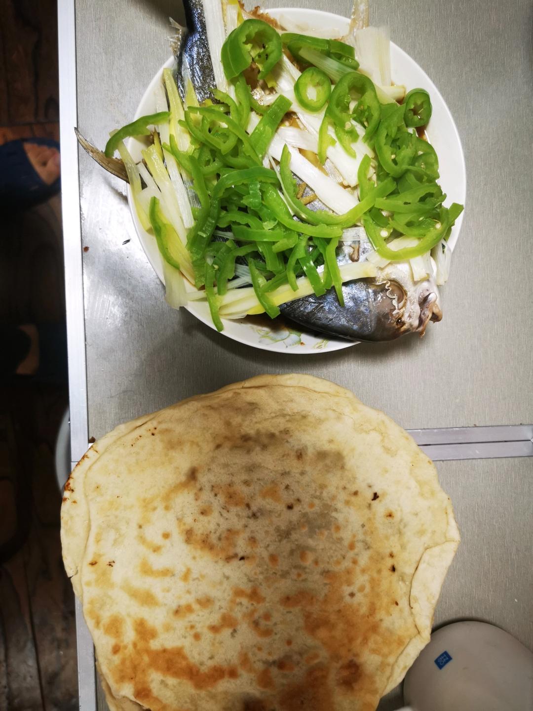 清蒸金鲳鱼，让我们用10分钟做出家宴必备的“年年有余”