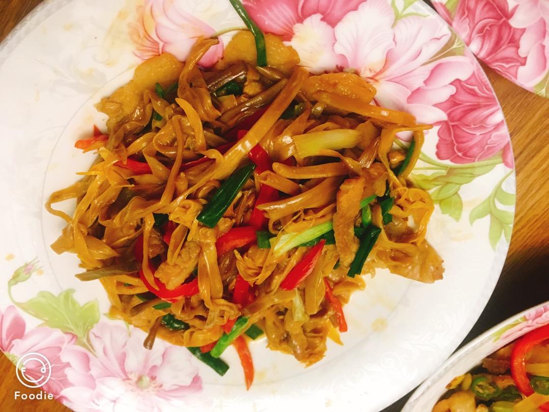 黄花菜炒肉