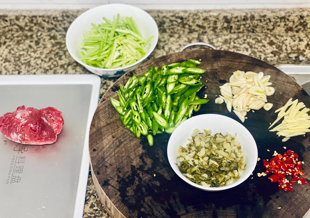 芹菜炒牛肉