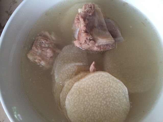 胡萝卜淮山排骨汤