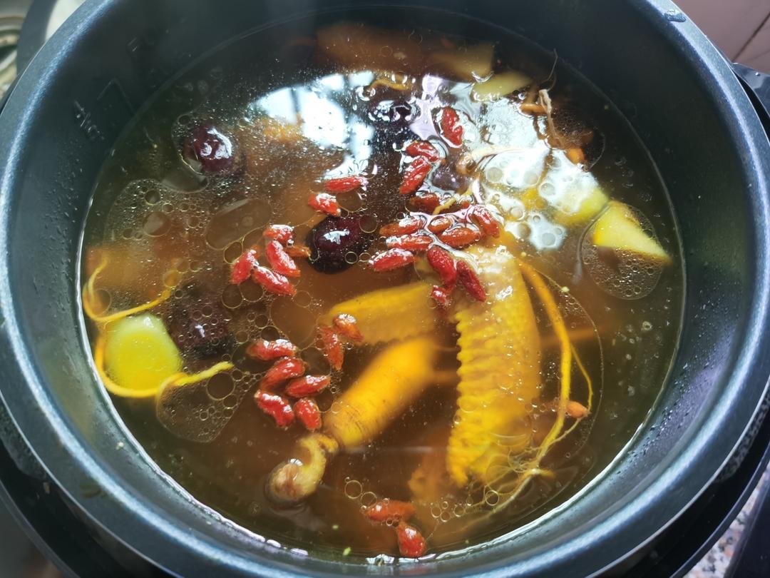 人参虫草花乌鸡汤
