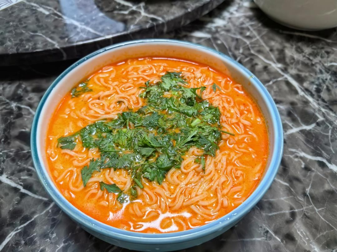 满足食欲的深夜秘密 森系浓香泡面