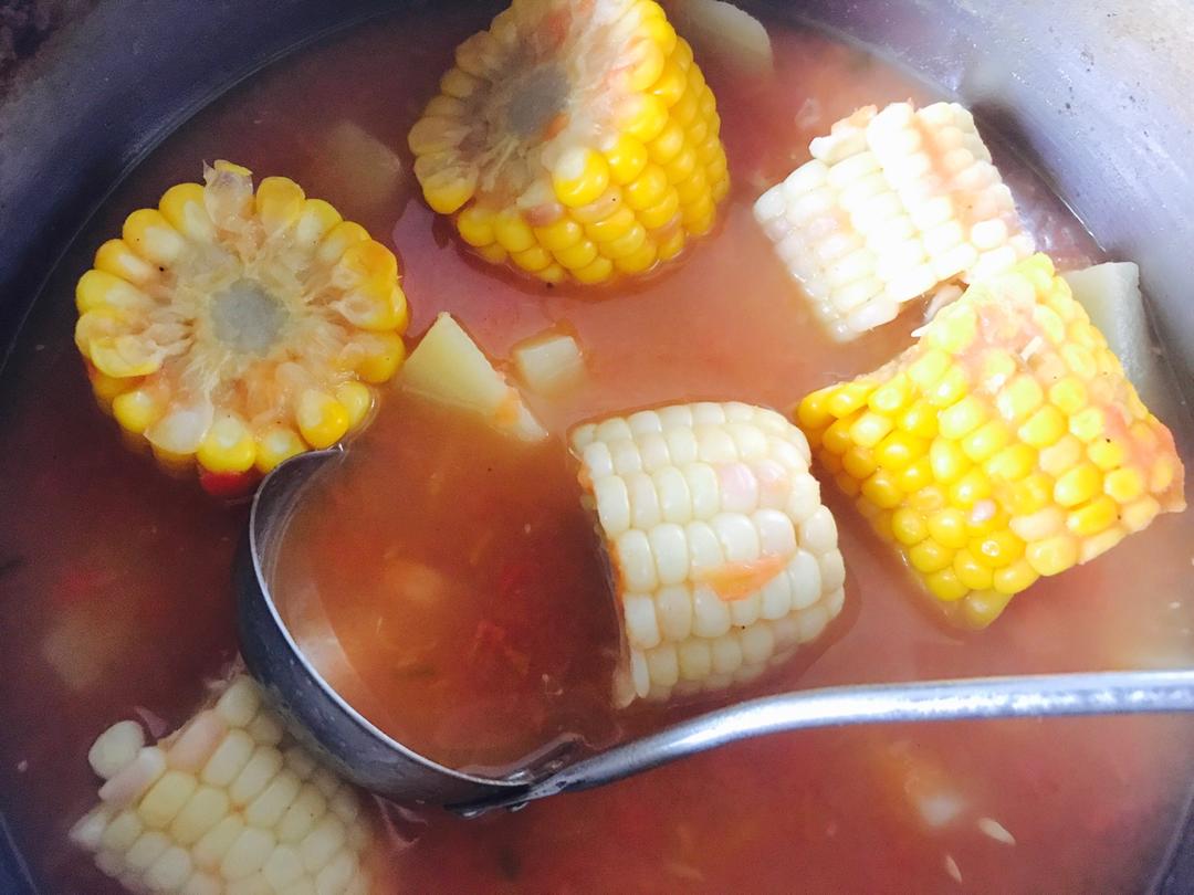 番茄土豆玉米排骨汤