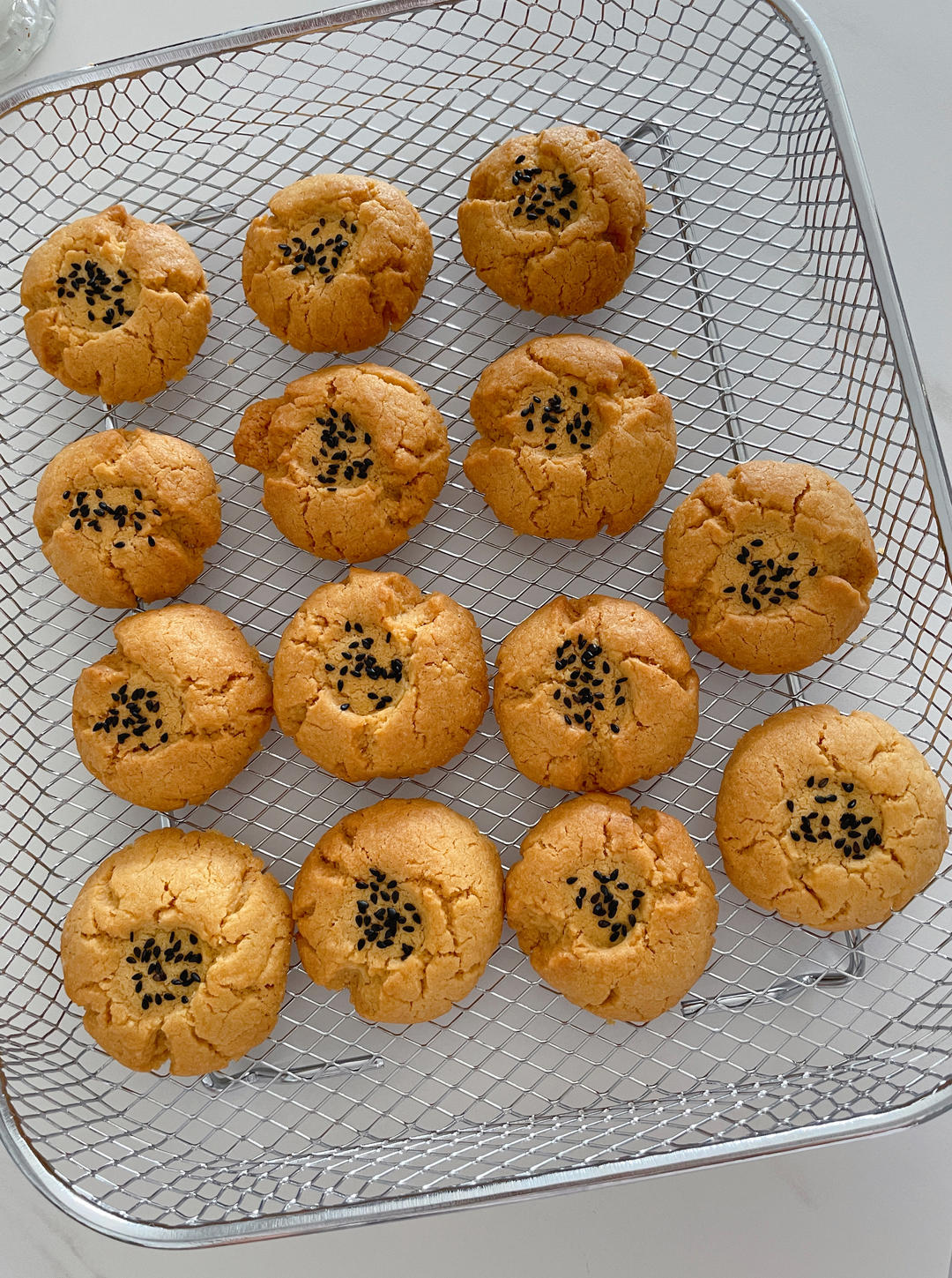 轻轻一按就碎掉的原味桃酥（不输猪油版）