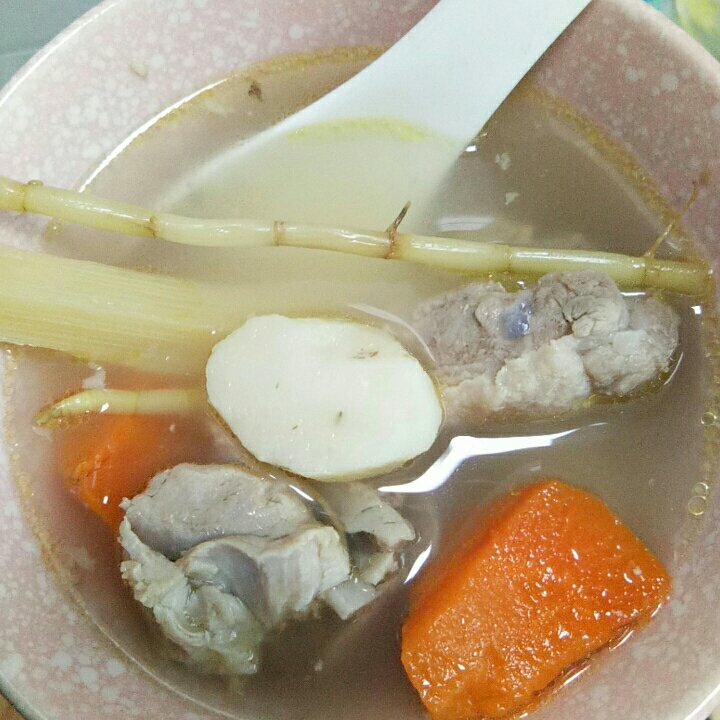 茅根竹蔗猪骨汤