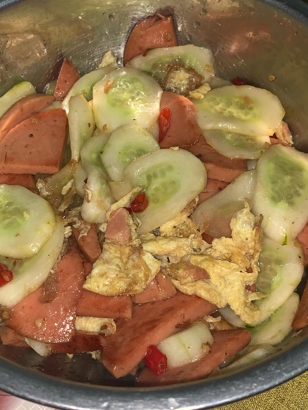 五分钟下饭菜黄瓜火腿炒鸡蛋