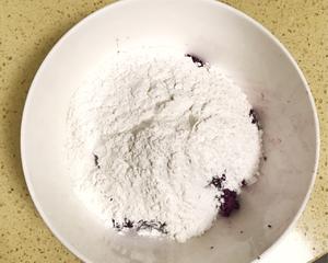 牛奶紫薯糯米饼的做法 步骤2