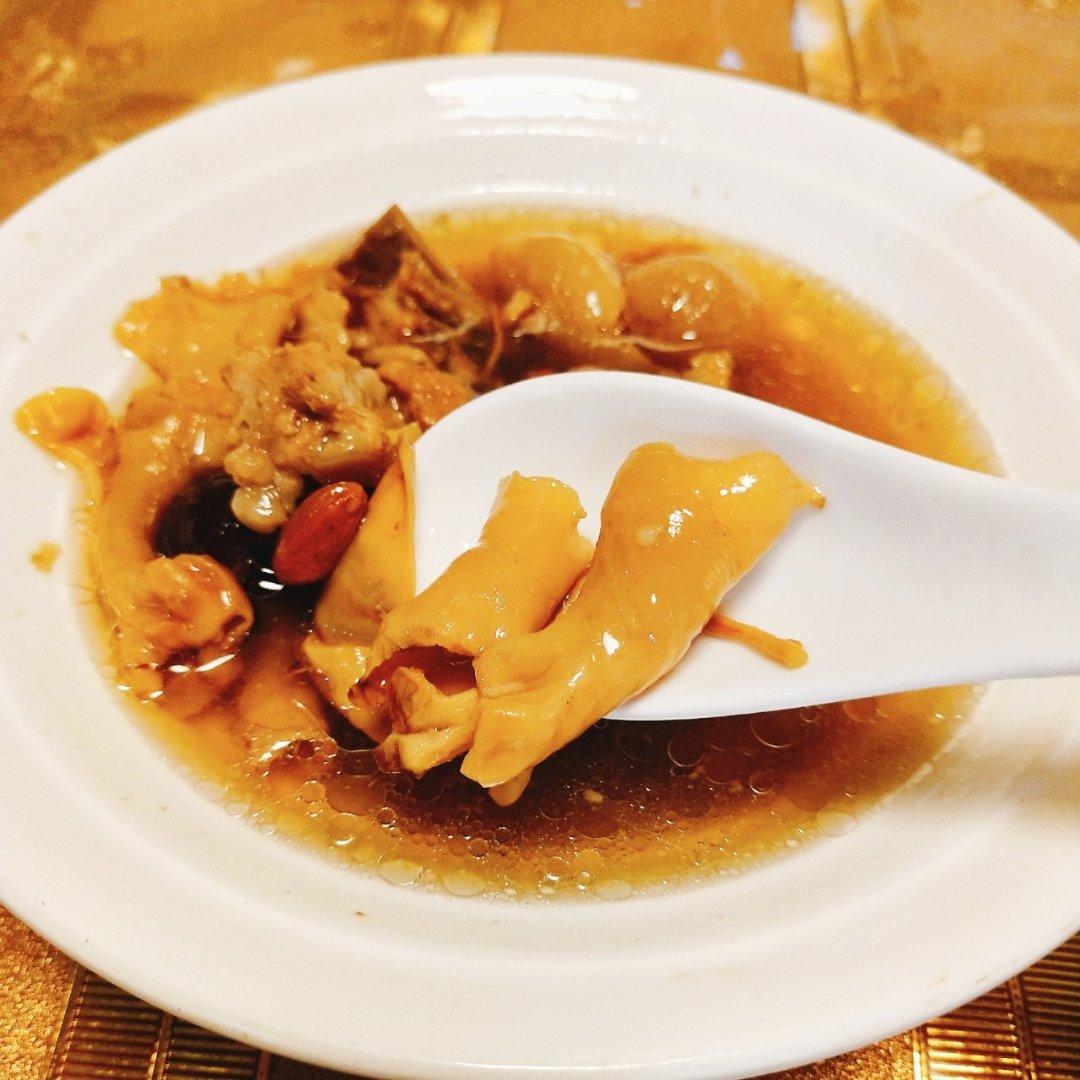 滋补花胶排骨汤