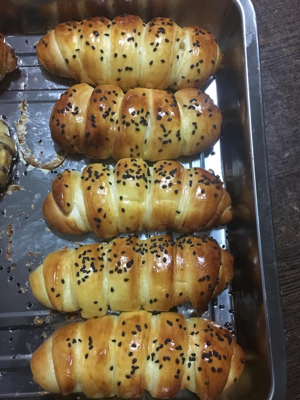 鱼的眼泪t7e8做的毛毛虫肉松面包