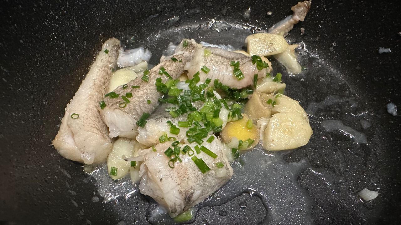 砂锅焗九肚鱼