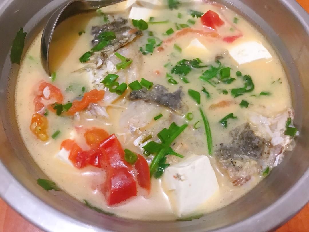 鲫鱼豆腐西红柿汤的做法