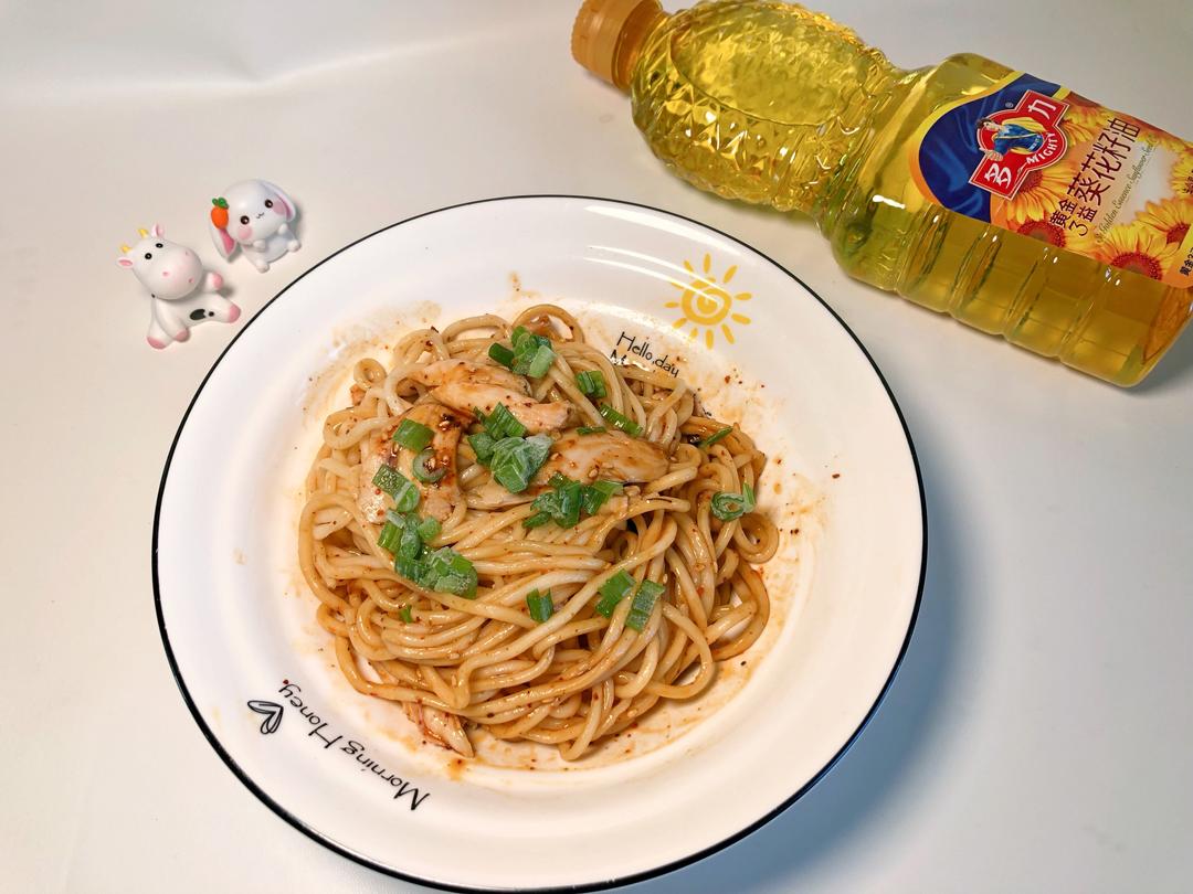 手撕鸡拌面的做法