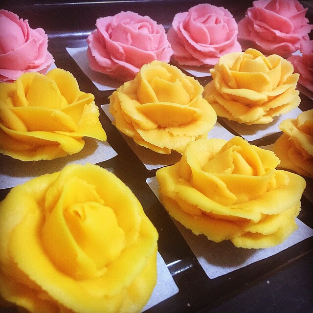 创新玫瑰花型裱花月饼，月饼玩出新花样