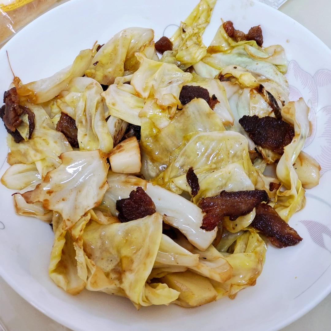 腊肉炒包菜