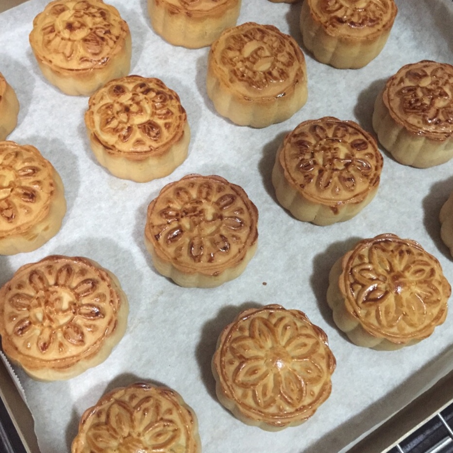 广式月饼—蛋黄莲蓉月饼