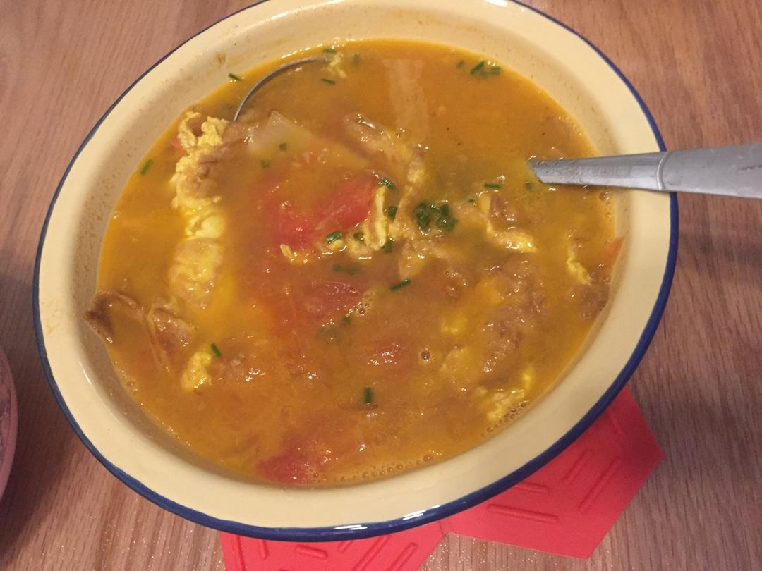 如何熬出喷香的番茄煎蛋汤🍳