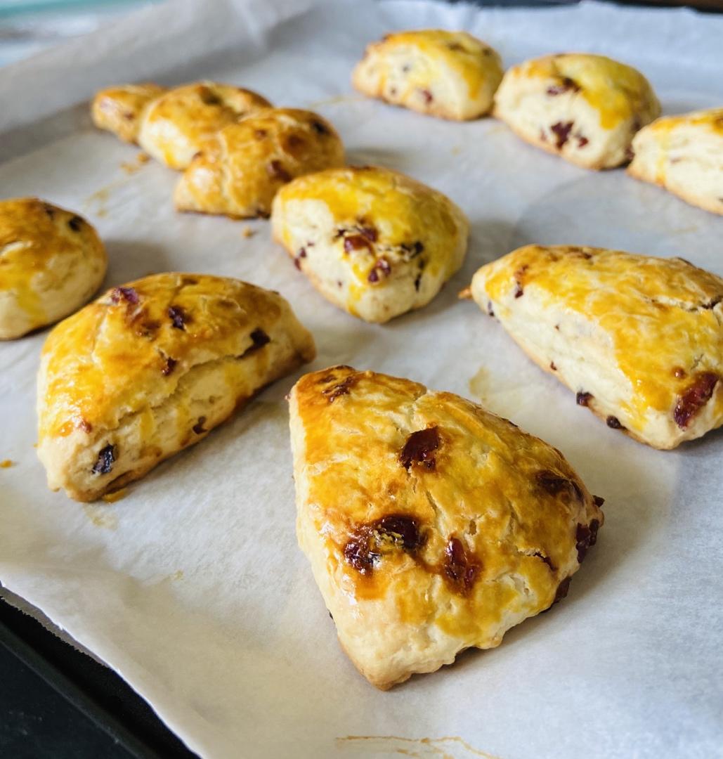 糖醋草莓酱做的英式司康蔓越莓司康饼