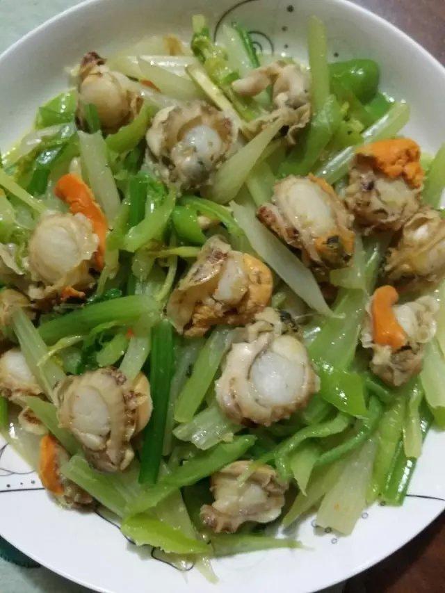 辣炒香芹扇贝肉的做法