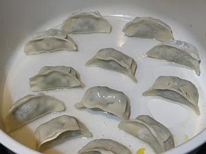 槐花饺子🥟两吃的做法 步骤7