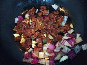 彩椒牛肉粒的做法 步骤5