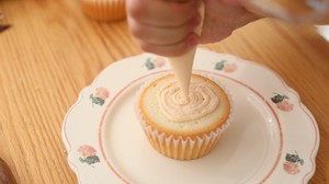 Christmas themed cake steps 4