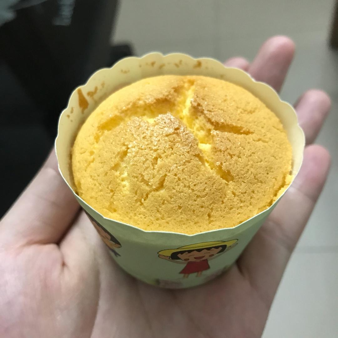戚风杯子蛋糕^_^不开裂不回缩喔～