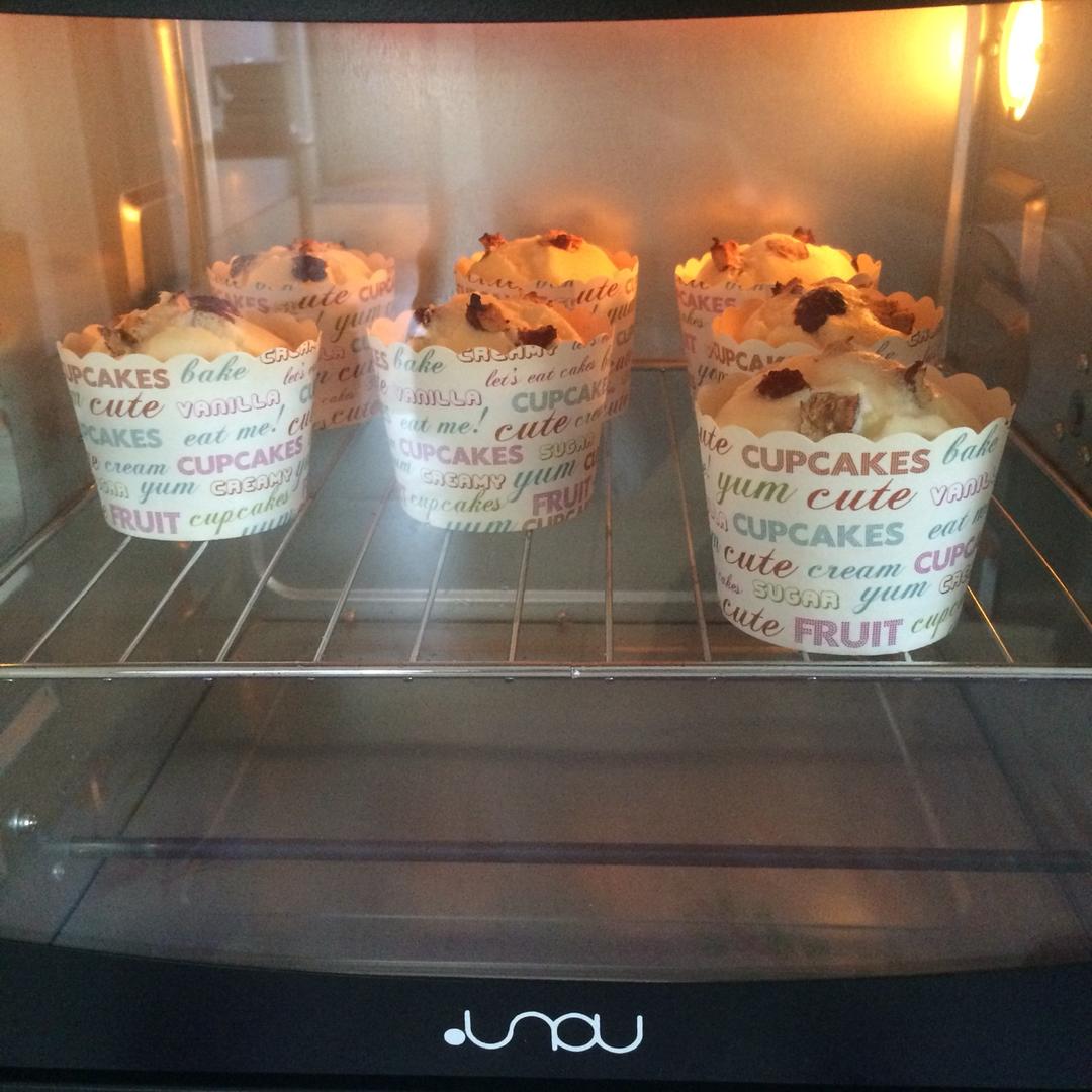 蔓越莓纸杯戚风小蛋糕