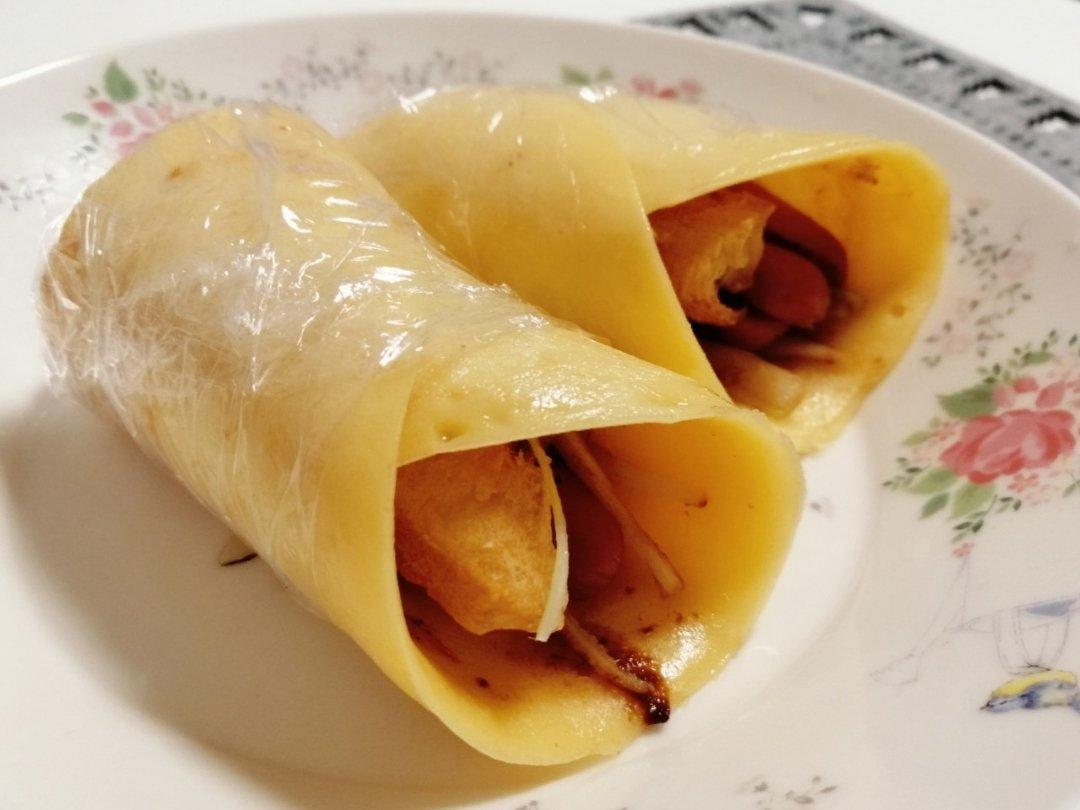蒜肠油条卷蛋饼