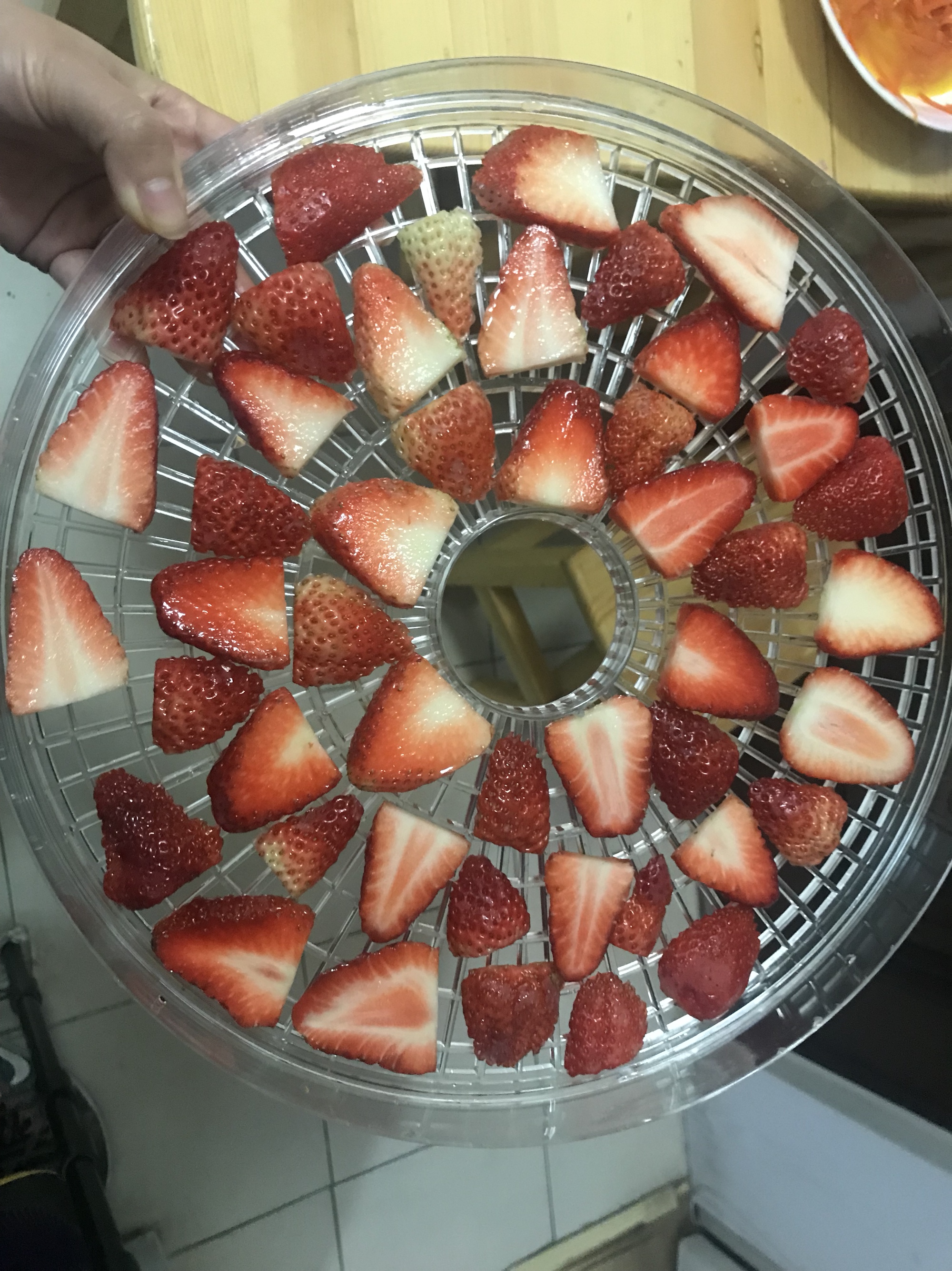 零添加草莓干的做法 步骤1