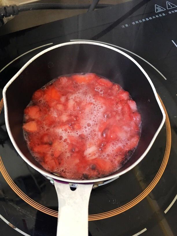 超简单双层草莓果冻🍓的做法 步骤4