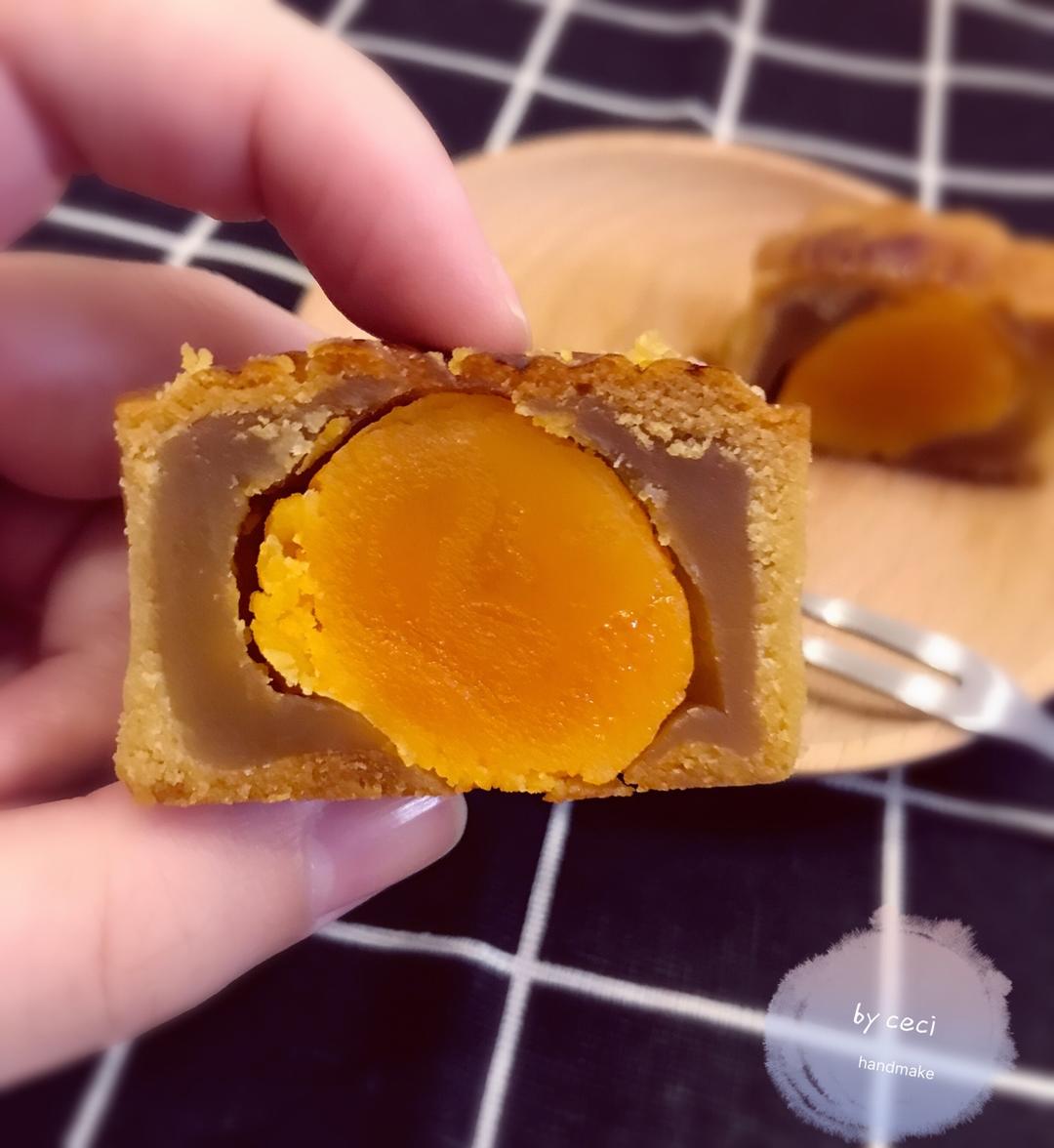 广式月饼——蛋黄莲蓉月饼