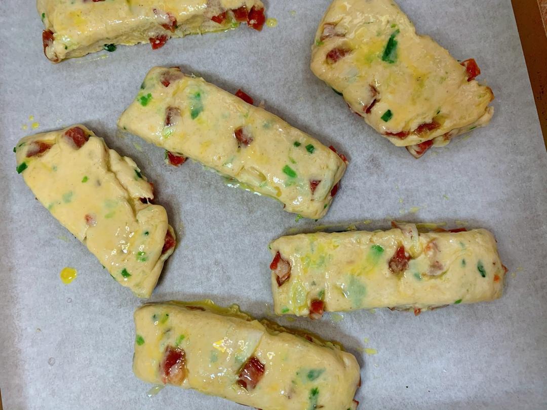 全麦香蒜广味腊肠司康