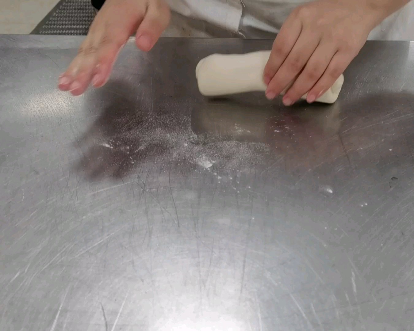光头豆沙包的做法 步骤8
