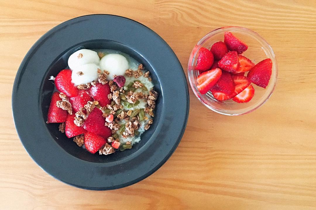 隔夜醪糟牛奶水果燕麦粥【轻卡甜品】