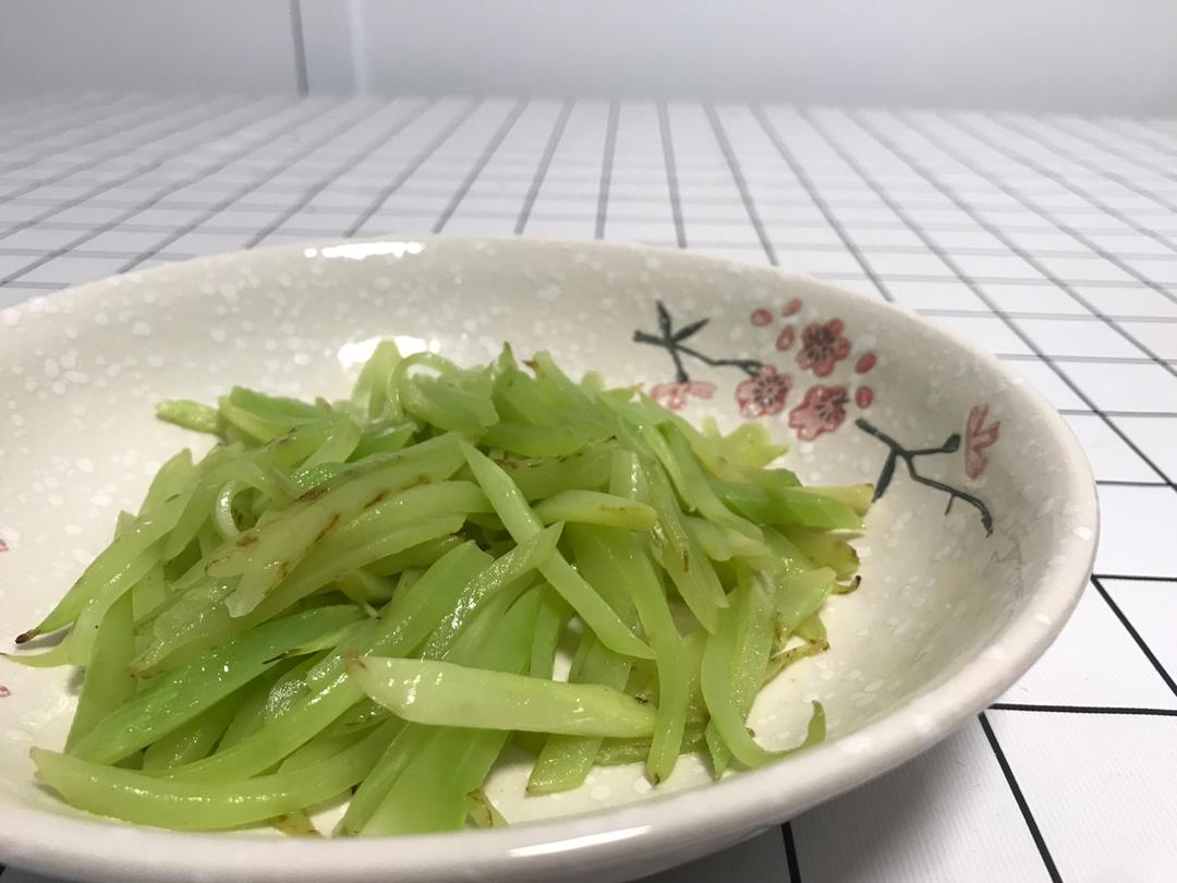 清炒莴笋丝