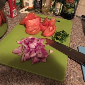 煎鳕鱼配番茄沙拉的做法 步骤1