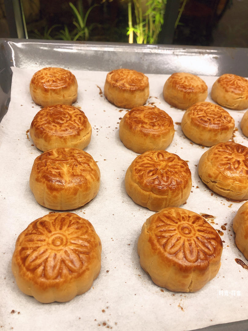 广式月饼—蛋黄莲蓉月饼